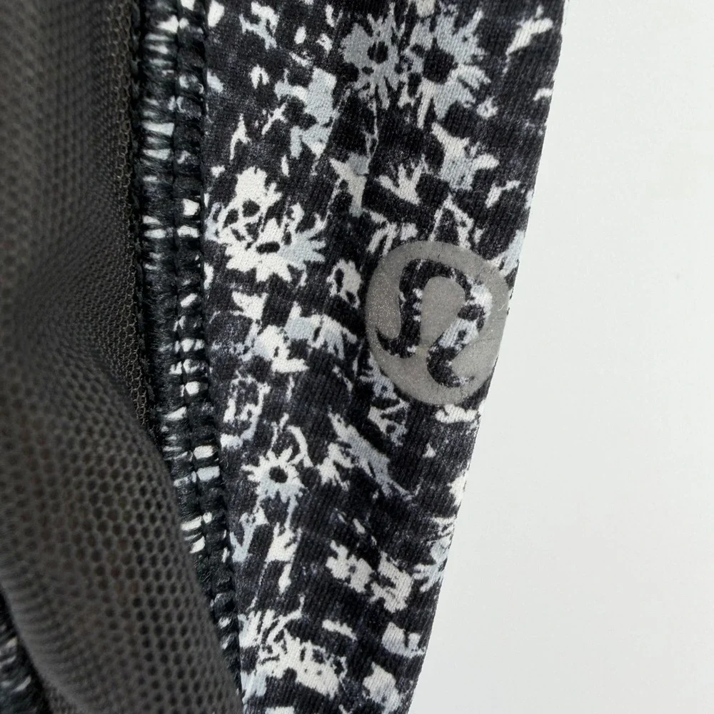 Lululemon Athletic Leggings Women 6 Black White Pixel Floral‎ Mesh Zip Pockets